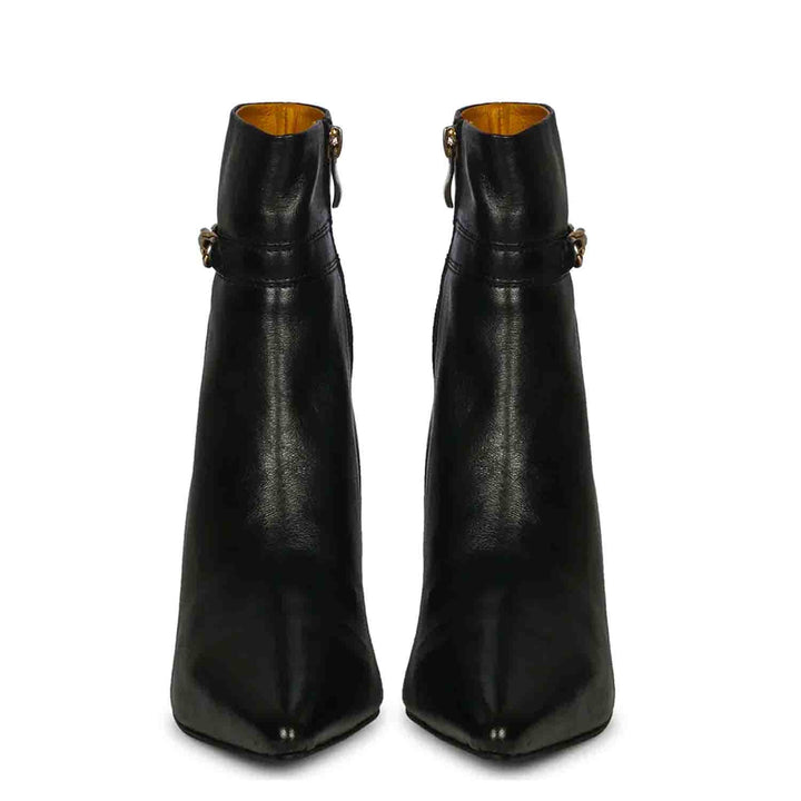 Pointed toe heel boots