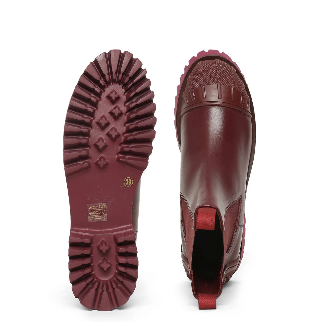 Burgundy leather high ankle boots by Saint Isla, a stylish blend of comfort and elegance for your fashion-forward look