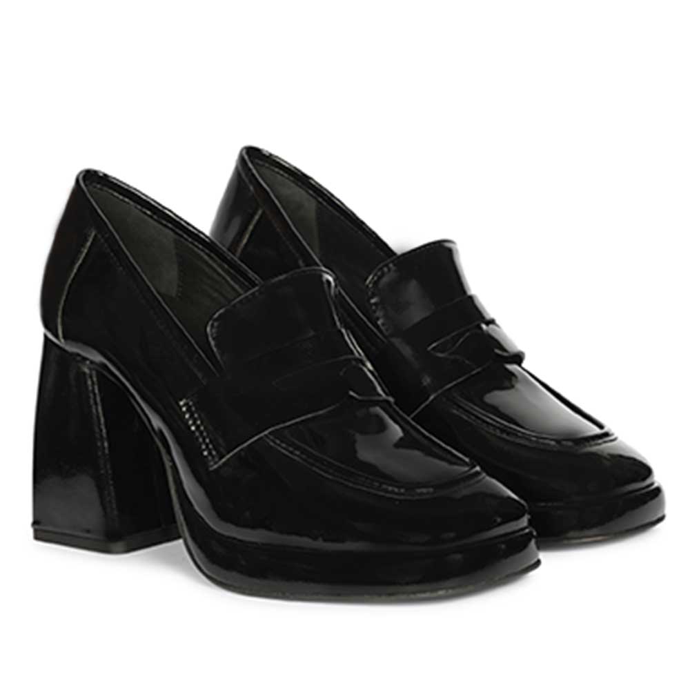 Saint Belen Black Crinkle Patent Moccasins
