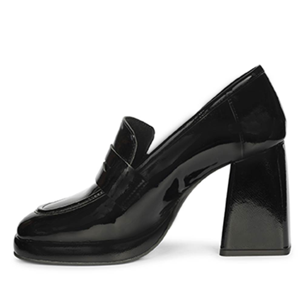 Saint Belen Black Crinkle Patent Moccasins