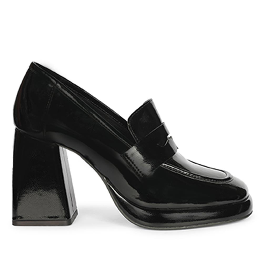 Saint Belen Black Crinkle Patent Moccasins