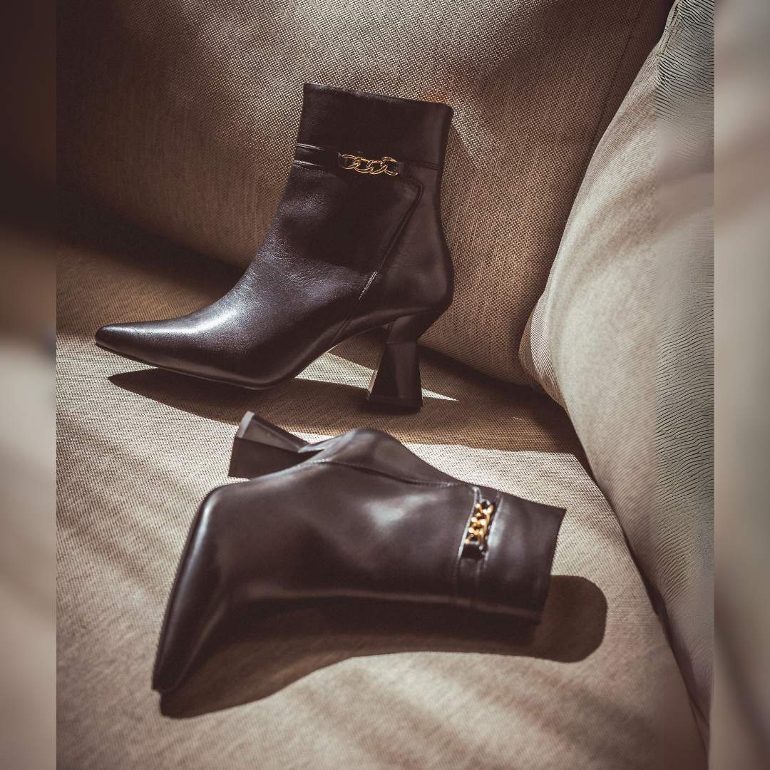 Saint Madelyn Black Leather Front Zipper Pointed Toe Heel Boots 38 / Black Saint Madelyn Black Leather Front Zipper Pointed Toe Heel Boots 38 / Black