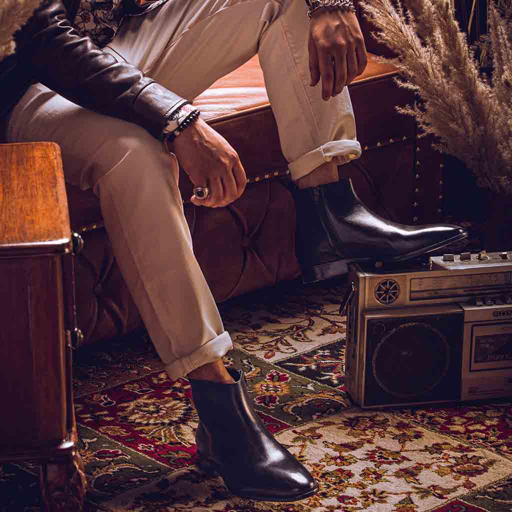 Saint Theo Black Leather Handcrafted Chelsea Boots 40 / Black Saint Theo Black Leather Handcrafted Chelsea Boots 40 / Black