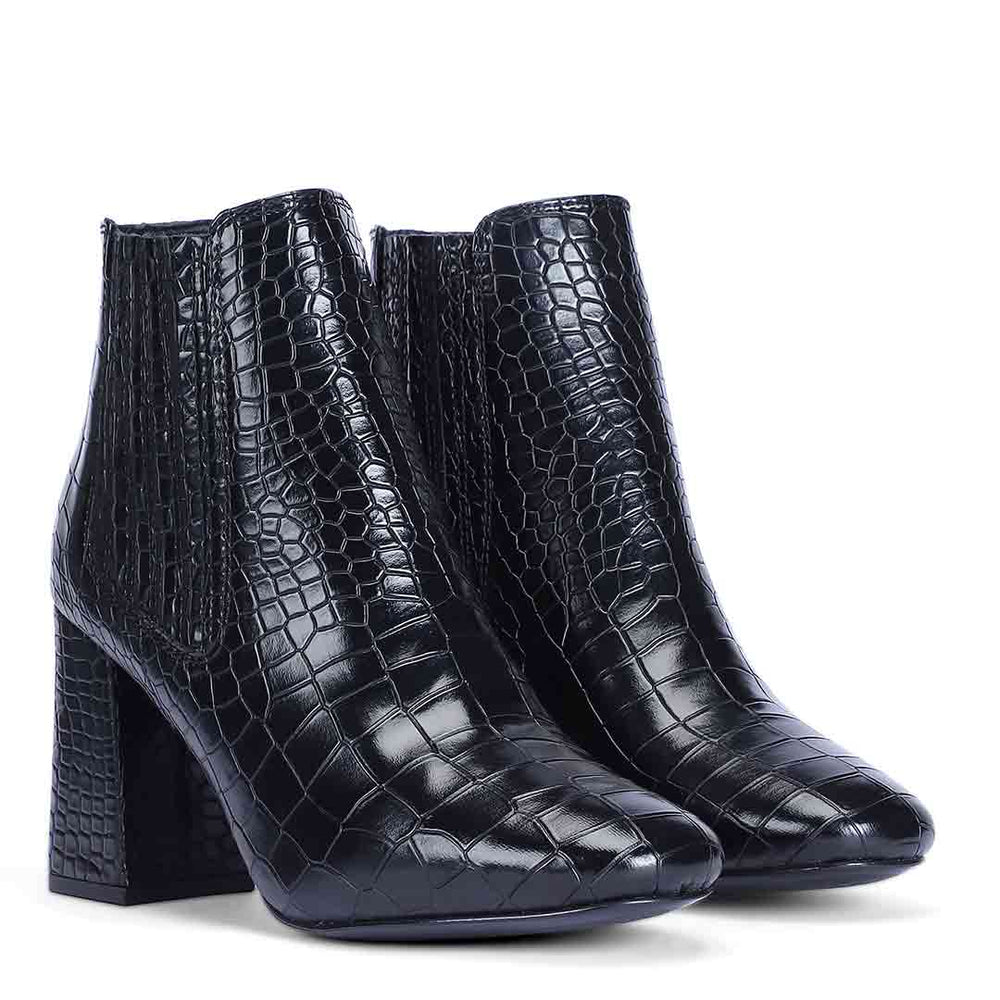 Black crocodile-patterned ankle boots 