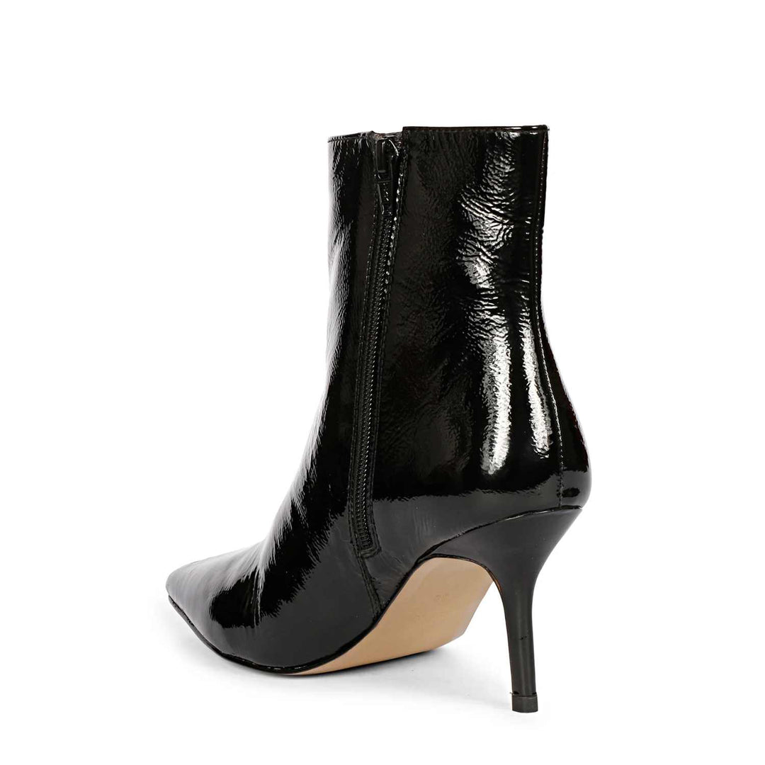 SAINT HARRIET BLACK CRINKLE PATENT LEATHER KITTEN HEEL POINTED BOOTS