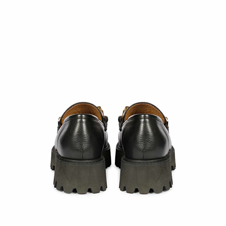 Saint Clara black leather moccasins: Timeless elegance for every step. Classic comfort in sleek black leather. Ideal for any occasion