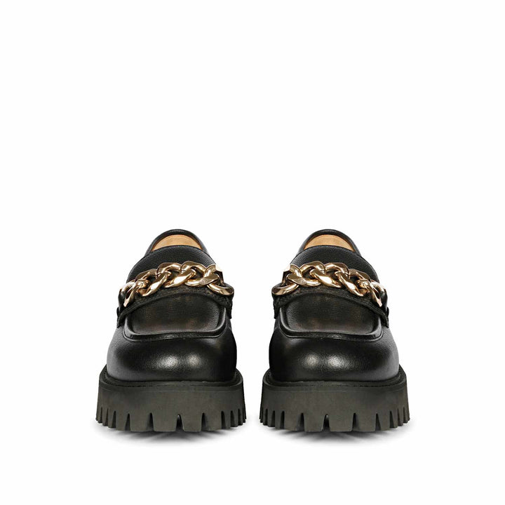 Saint Clara black leather moccasins: Timeless elegance for every step. Classic comfort in sleek black leather. Ideal for any occasion