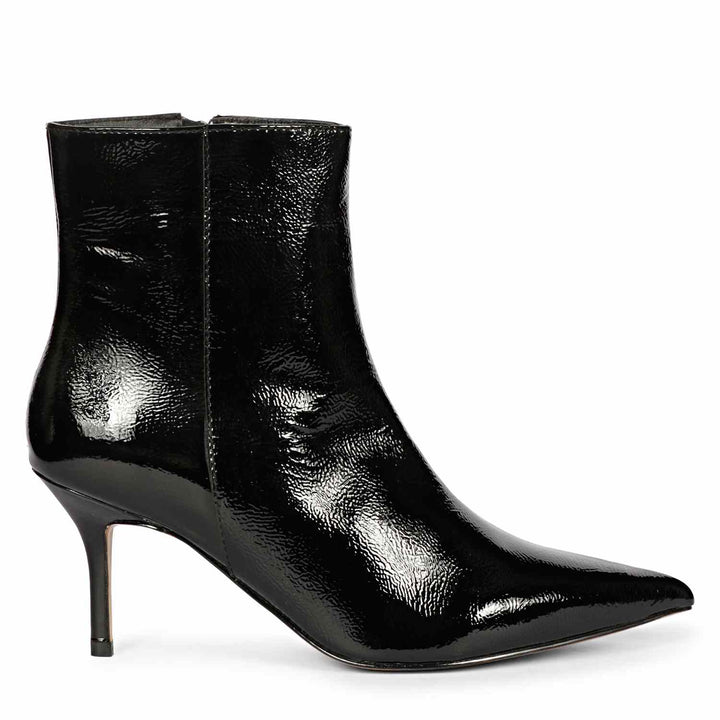 SAINT HARRIET BLACK CRINKLE PATENT LEATHER KITTEN HEEL POINTED BOOTS