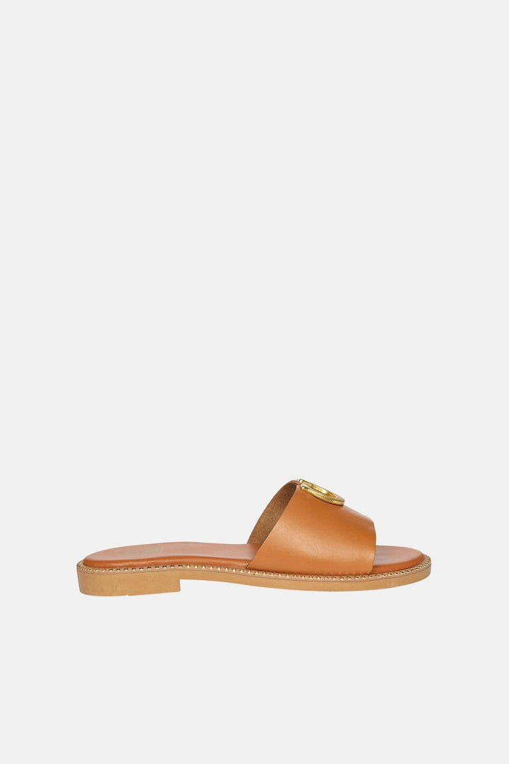 Vivi Blu - Amber Horseshoe Ornament Sandals - Cognac Leather