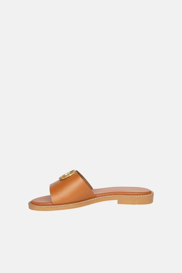 Vivi Blu - Amber Horseshoe Ornament Sandals - Cognac Leather