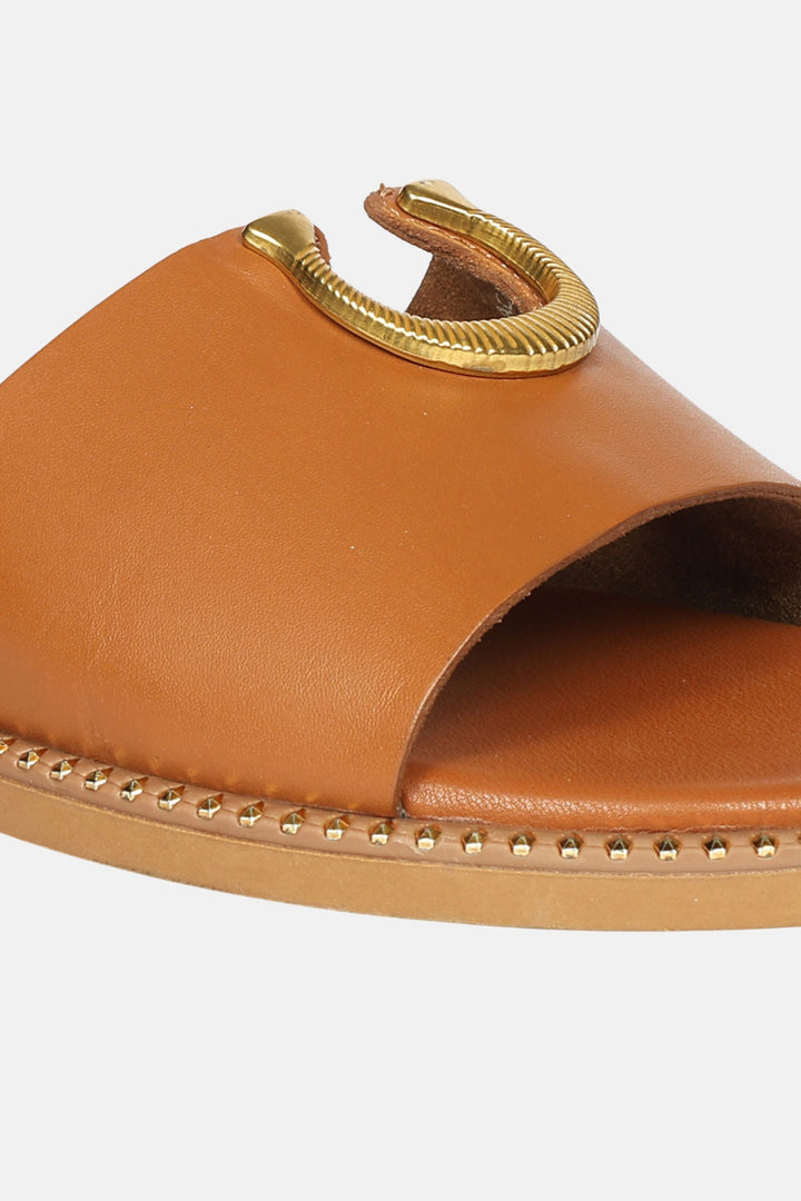 Vivi Blu - Amber Horseshoe Ornament Sandals - Cognac Leather